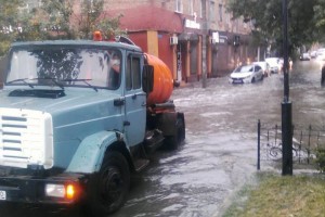 С улиц Астрахани откачали порядка 500 кубометров дождевой воды