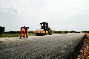В Астраханской области ремонтируют подъездные дороги к&#160;сёлам и&#160;посёлкам