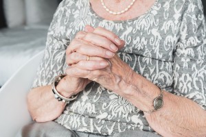 83-летняя астраханка пострадала от рук местных Бонни и Клайда
