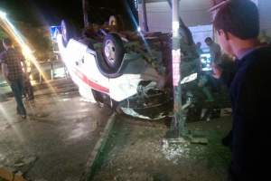 Пять человек пострадали в результате опрокидывания машины скорой помощи