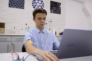 Астраханский школьник придумал прибор для лечения людей с нервным тиком
