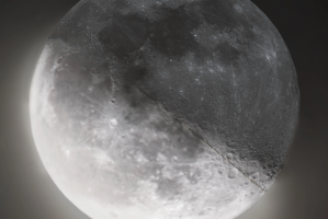 Астраханка запечатлела след от МКС на Луне