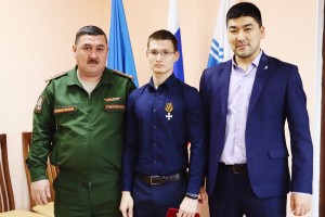 В Астраханской области рядового Никиту Кадаева наградили Георгиевским крестом 4‑й степени