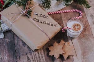 Астраханцы составили рейтинг желанных «новогодних подарков» от работодателей