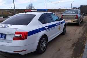 Астраханского водителя оштрафовали за световые приборы на госномере