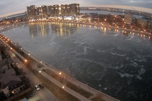 Астраханцы пробуют на прочность лёд на городских каналах