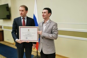 Астраханский экоактивист получил памятную награду из рук министра экологии России