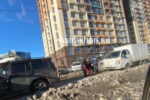 Астраханские коммунальщики отчитались о ликвидации наледей на дорогах
