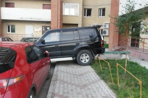 За август в Астрахани эвакуировали 126 машин за неправильную парковку