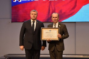 Главе Думы Астрахани Игорю Седову вручили награду на встрече ко Дню Героев Отечества