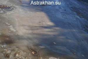 На территории Астрахани фиксируются новые течи канализации