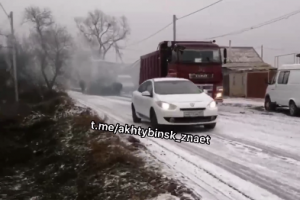 Астраханские дорожники укладывают асфальт в&#160;снег