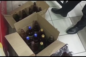 Полиция изъяла из астраханских магазинов 300 литров пива неизвестного производства