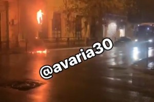 В Астрахани загорелся светофор на улице Свердлова
