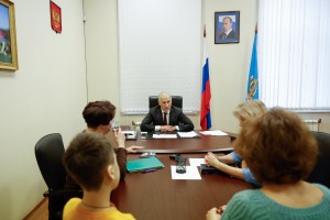 Астраханцы попросили вице-губернатора отремонтировать дорогу в&#160;Трусовском районе