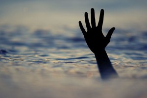 В Астрахани три подростка спасли из воды тонущего человека