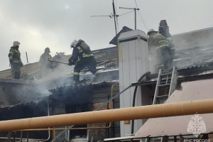 Астраханские спасатели сообщают о пожаре в жилом доме