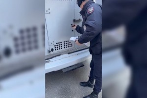 Астраханские полицейские задержали горожан, которые приставали к прохожим