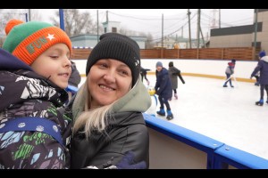 Для детей из Донбасса провели новогодний праздник на катке