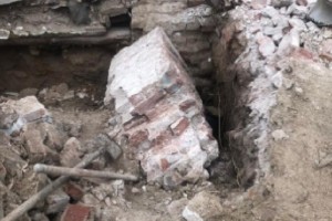 В Астрахани погиб мужчина при обрушении стены