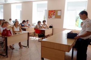В Астраханской области полицейские обсудили с директорами школ организацию работы по предупреждению ДТП