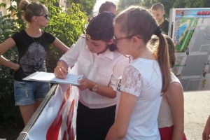 В Астрахани дорожные полицейские устроили для астраханских детей «Веселый велобум»