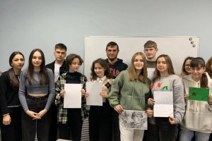 Астраханские студенты написали поздравительные письма бойцам в зону СВО