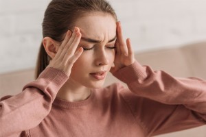 Невролог назвала провоцирующие мигрень факторы