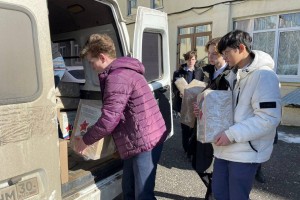 Школьники из астраханского лицея собрали 50 коробок с гуманитарной помощью