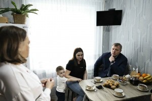 Игорь Бабушкин посетил семью мобилизованного бойца в&#160;Ахтубинском районе