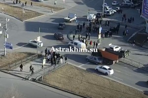 В Астрахани эвакуируют ТРЦ &#171;Ярмарка&#187; из-за сходки подростков