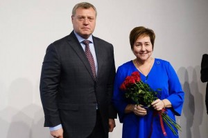 Астраханский губернатор вручил заслуженные награды лучшим педагогам региона