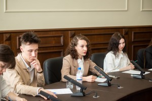 Астраханские студенты встретились со спикером Облдумы в рамках «Школы парламентской журналистики»