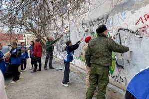 В Астрахани ликвидируют надписи с незаконной рекламой
