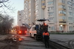 В Астрахани ремонтируют улицы Истринскую и Чугунова