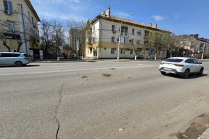 Ещё на двух улицах Астрахани проваливается асфальт