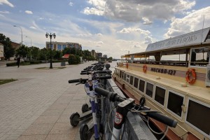 Астраханцы выступают за введение ограничений для вождения электросамокатов