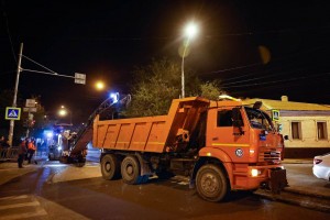 В Астрахани ремонтируют дорогу на улице Победы