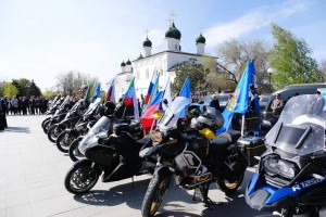 Участников мотопробега «Каспий – море дружбы» встретили в Астраханском кремле