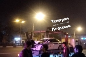 Ночью в центре Астрахани автомобиль наряда ДПС столкнулся с иномаркой