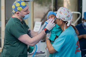 Астраханский хирург в рамках международной миссии помог маленьким пациентам в Индии