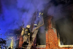 В Астрахани при пожаре пострадали два человека
