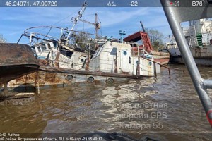 В Астраханской области обнаружили затонувшее судно