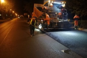 В Астрахани продолжают ремонтировать дороги