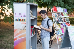 Астраханцы в рамках акции &quot;Пришло время читать&quot; в дар библиотекам принесли более 40 000 книг