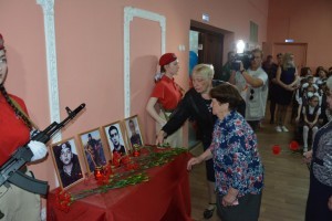 В Астрахани открылась парта Героев