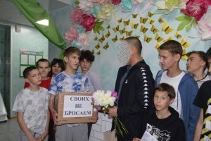 Астраханский боец встретился с воспитанниками центра «Дружба»