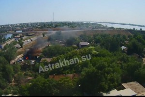 У Старого моста в&#160;Астрахани загорелся автосервис