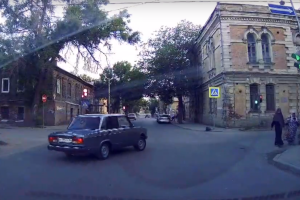 В Астрахани обнаружился водитель, игнорирующий светофоры
