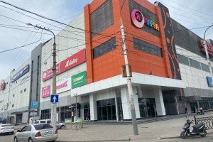 Соцсети: в Астрахани эвакуируют крупный торговый центр